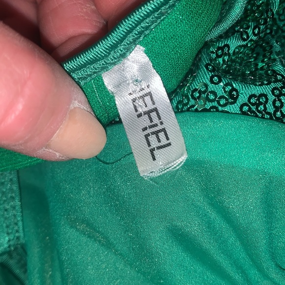 Little girls Adorable Santa outfit for a 2T with matching Hat. - Picture 13 of 13